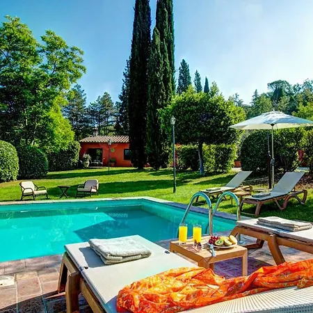 Villa Sleeps 4 Pool Wifi