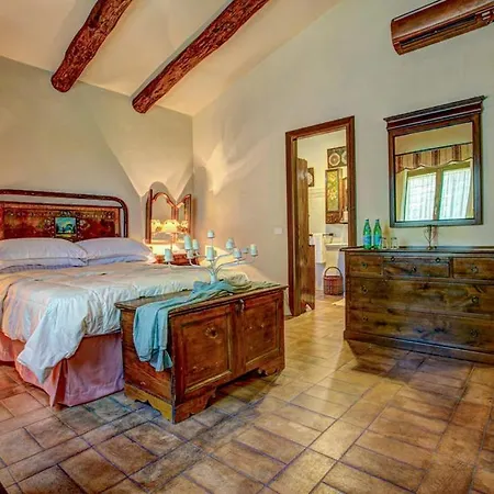 Sleeps 4 Pool Wifi