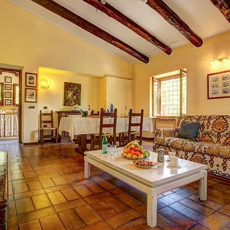 Sleeps 4 Pool Wifi Villa